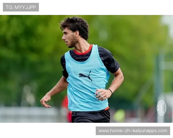 AC米兰前锋突破训练：近身一对一摆脱技巧成为重点